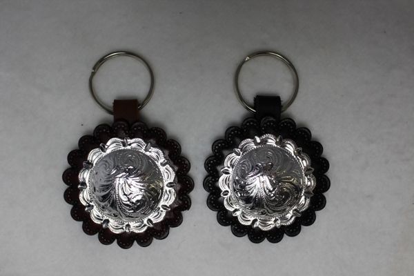 Schlüsselanhänger Silver Concha in black or brown